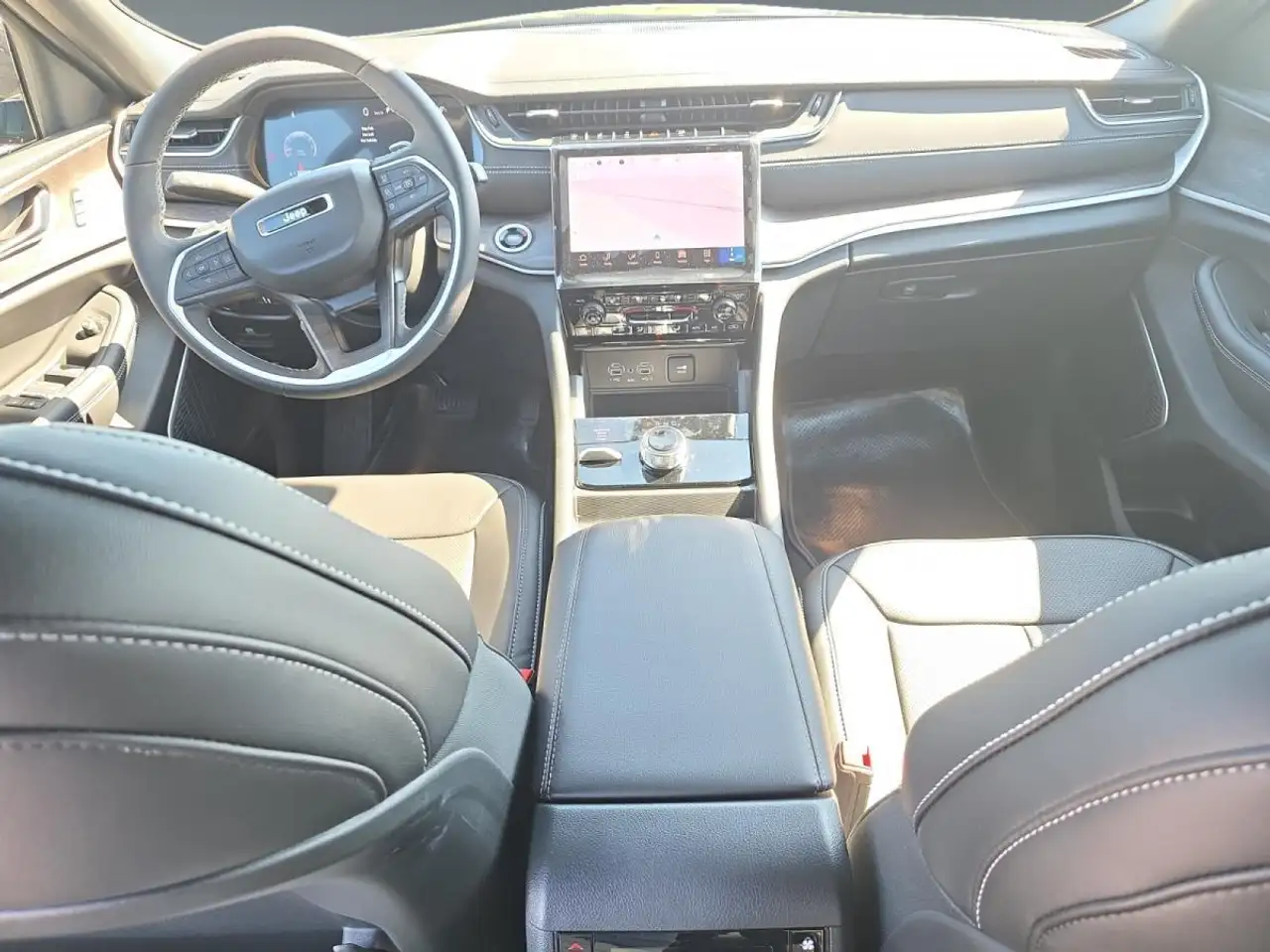 Jeep Grand Cherokee снимка Jeep Grand Cherokee