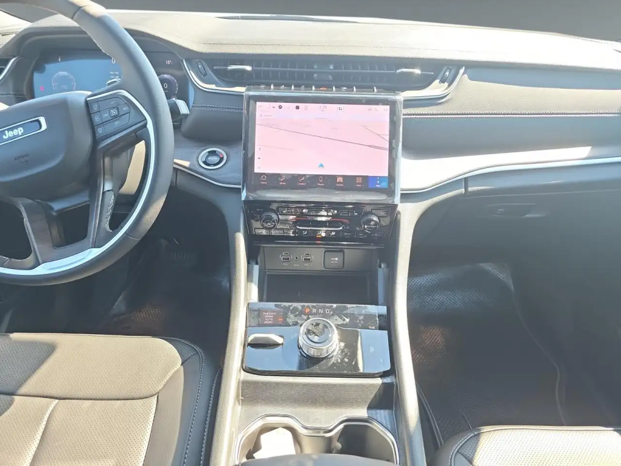 Jeep Grand Cherokee снимка Jeep Grand Cherokee