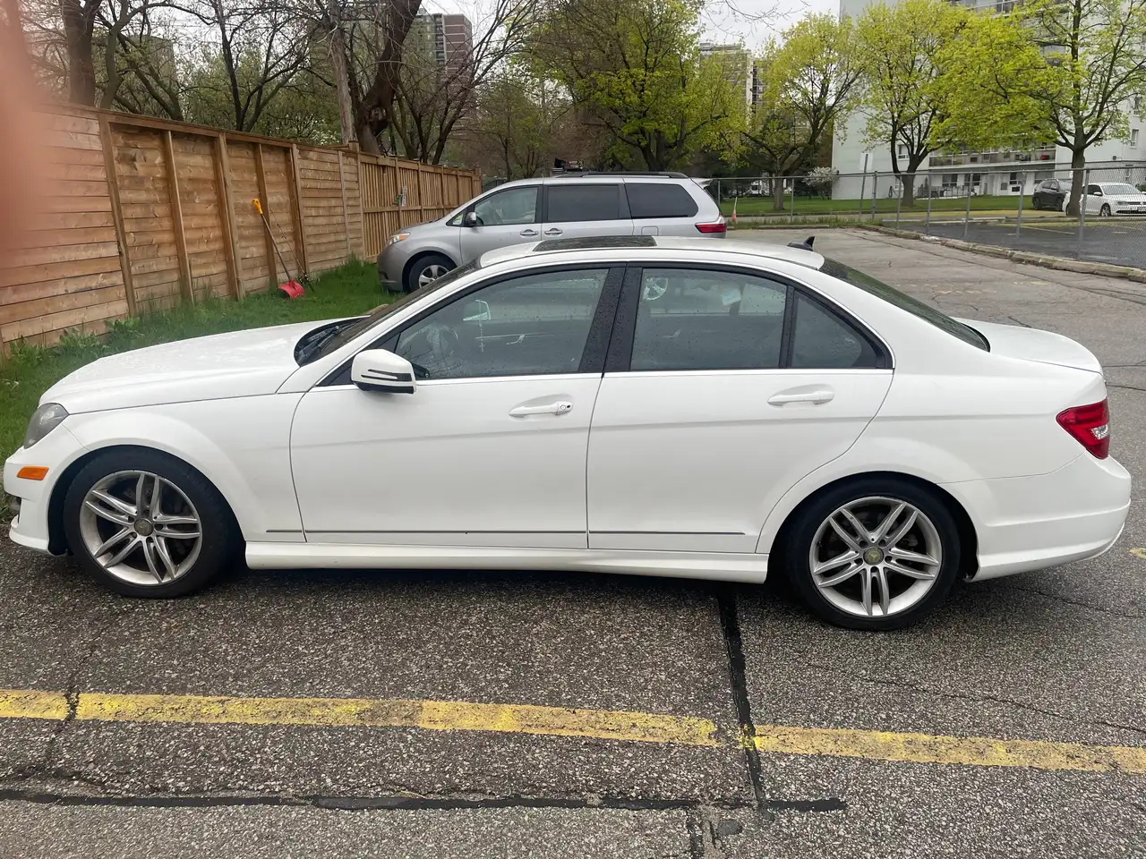 Mercedes-Benz C-Class снимка Mercedes-Benz C-Class