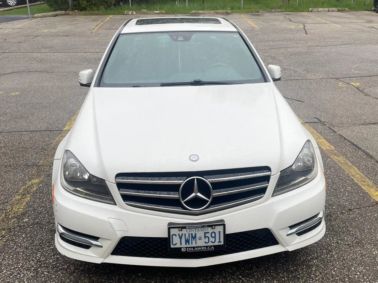 Mercedes-Benz C-Class снимка Mercedes-Benz C-Class