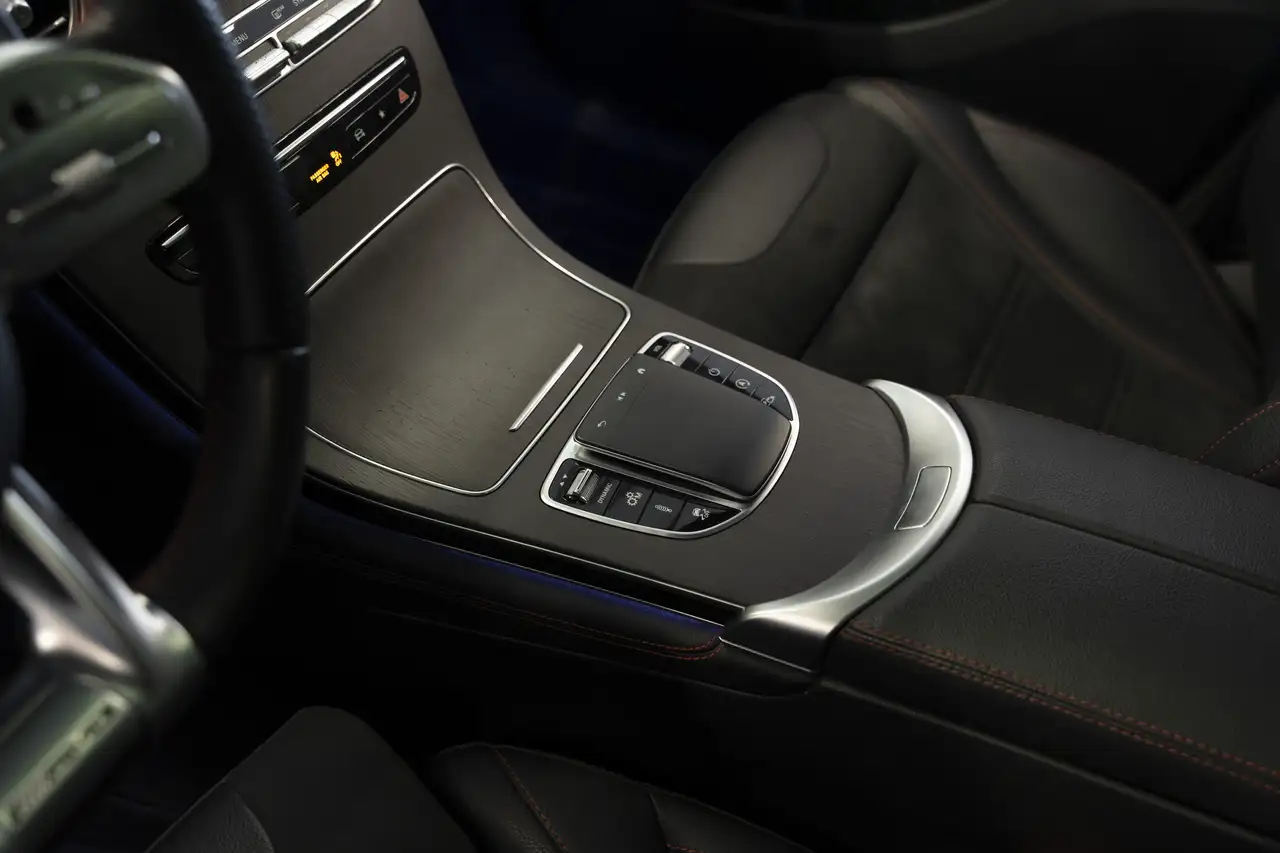 Mercedes-Benz GLC снимка Mercedes-Benz GLC