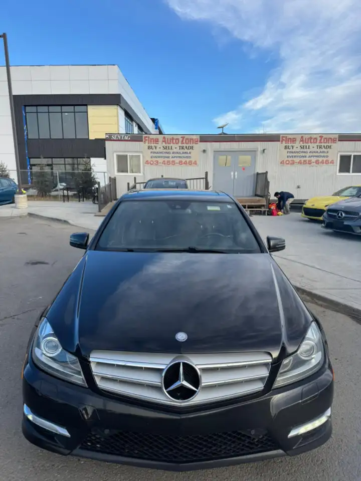 Mercedes-Benz C-Class снимка Mercedes-Benz C-Class