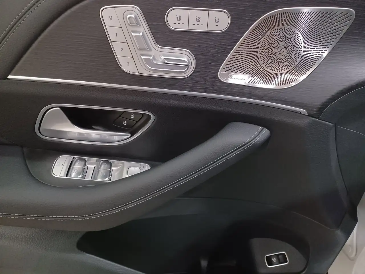 Mercedes-Benz GLE снимка Mercedes-Benz GLE