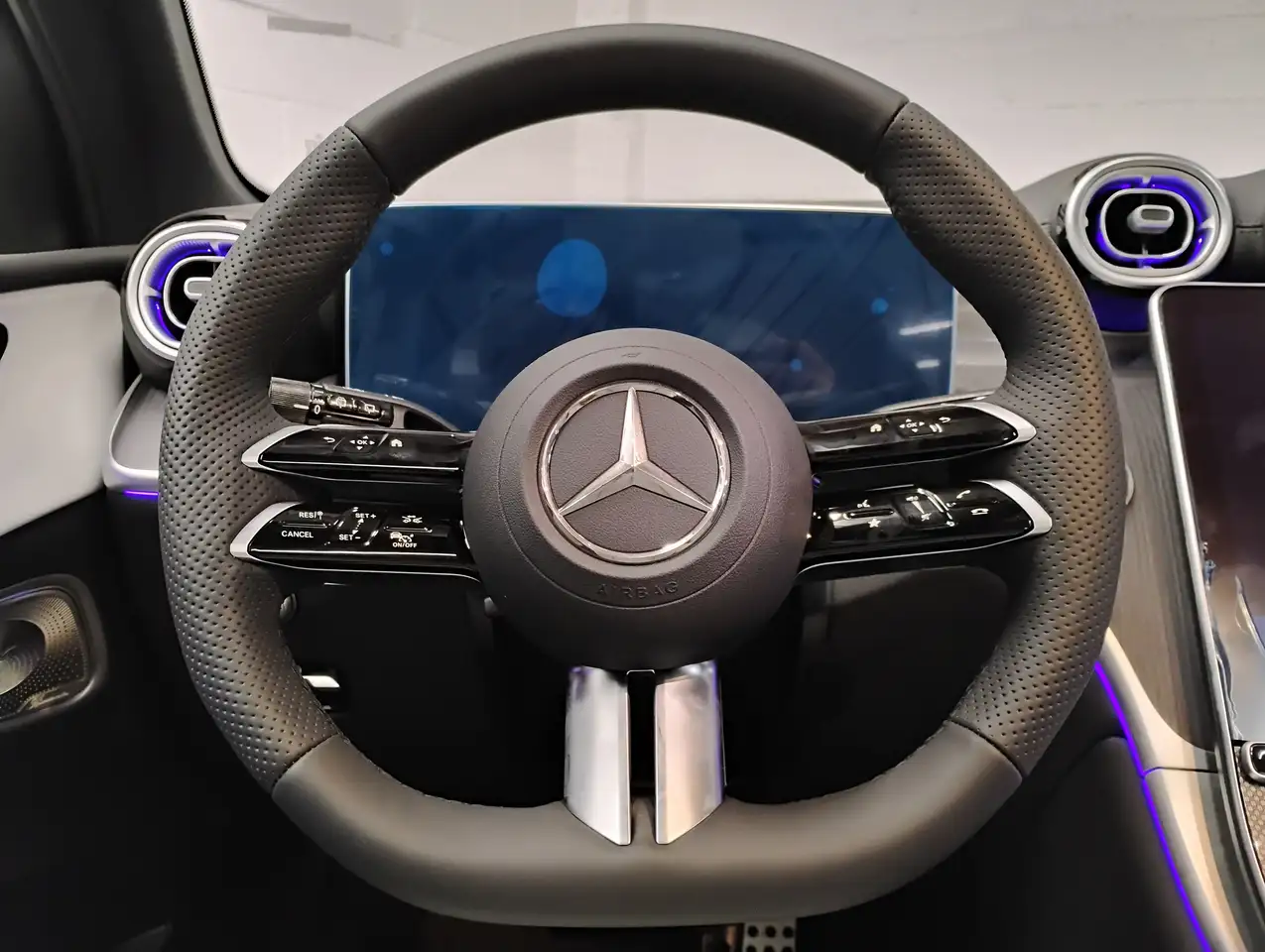 Mercedes-Benz GLC снимка Mercedes-Benz GLC