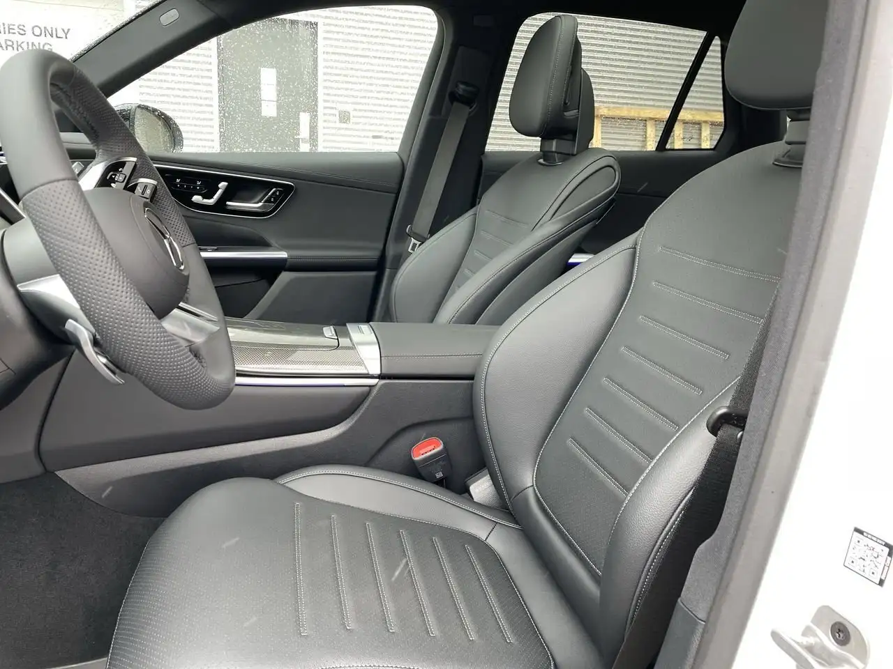 Mercedes-Benz GLC снимка Mercedes-Benz GLC