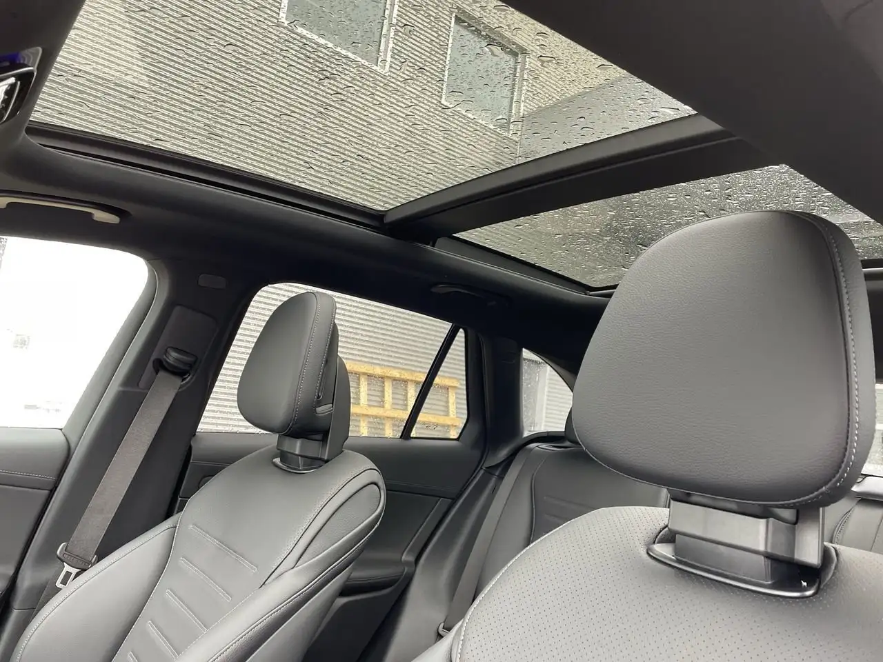 Mercedes-Benz GLC снимка Mercedes-Benz GLC
