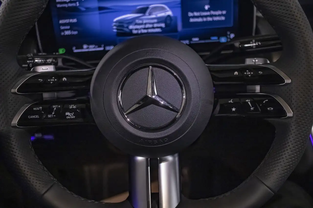 Mercedes-Benz GLC снимка Mercedes-Benz GLC