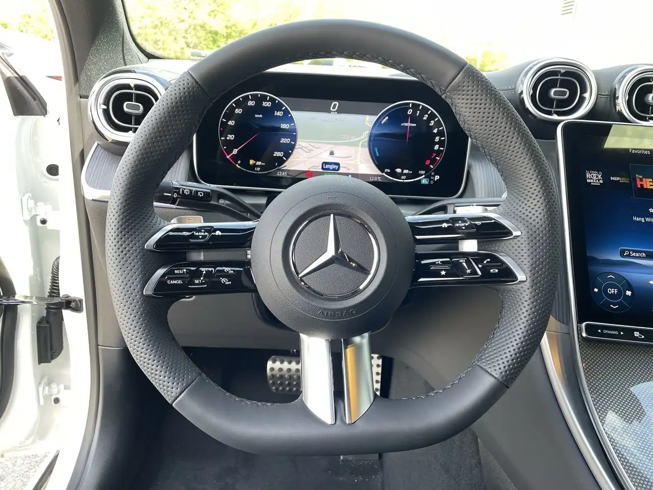 Mercedes-Benz GLC снимка Mercedes-Benz GLC