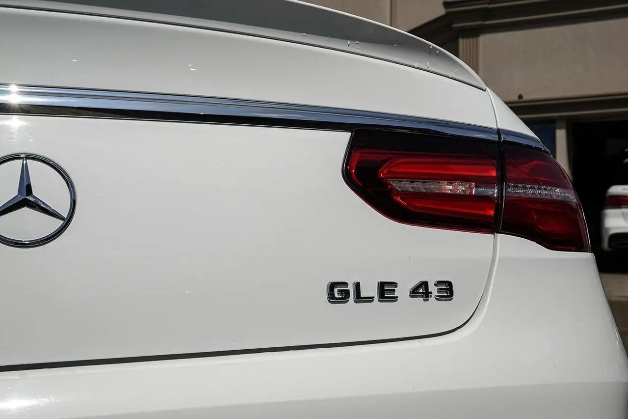 Mercedes-Benz GLE снимка Mercedes-Benz GLE