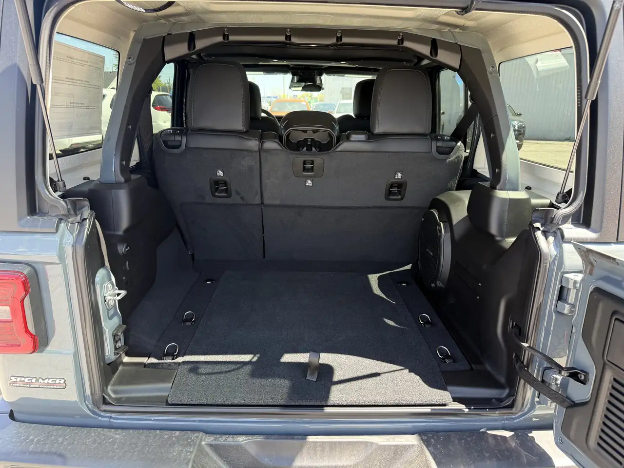 Jeep Wrangler photo Jeep Wrangler