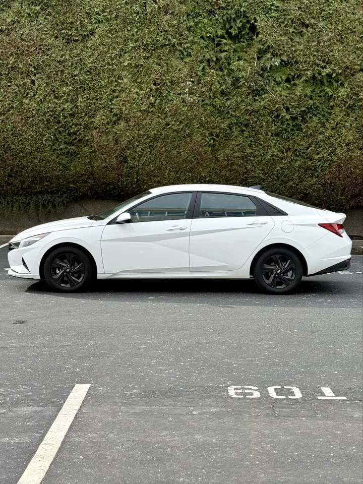 Hyundai ELANTRA снимка Hyundai ELANTRA