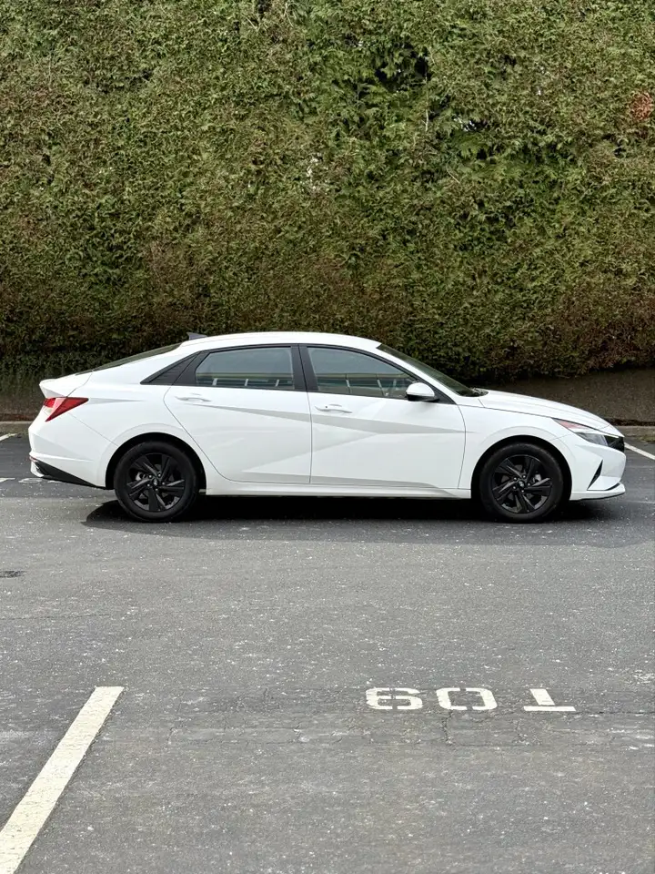 Hyundai ELANTRA снимка Hyundai ELANTRA
