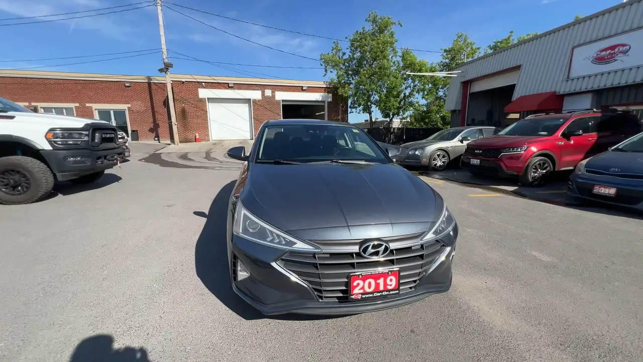 Hyundai ELANTRA снимка Hyundai ELANTRA