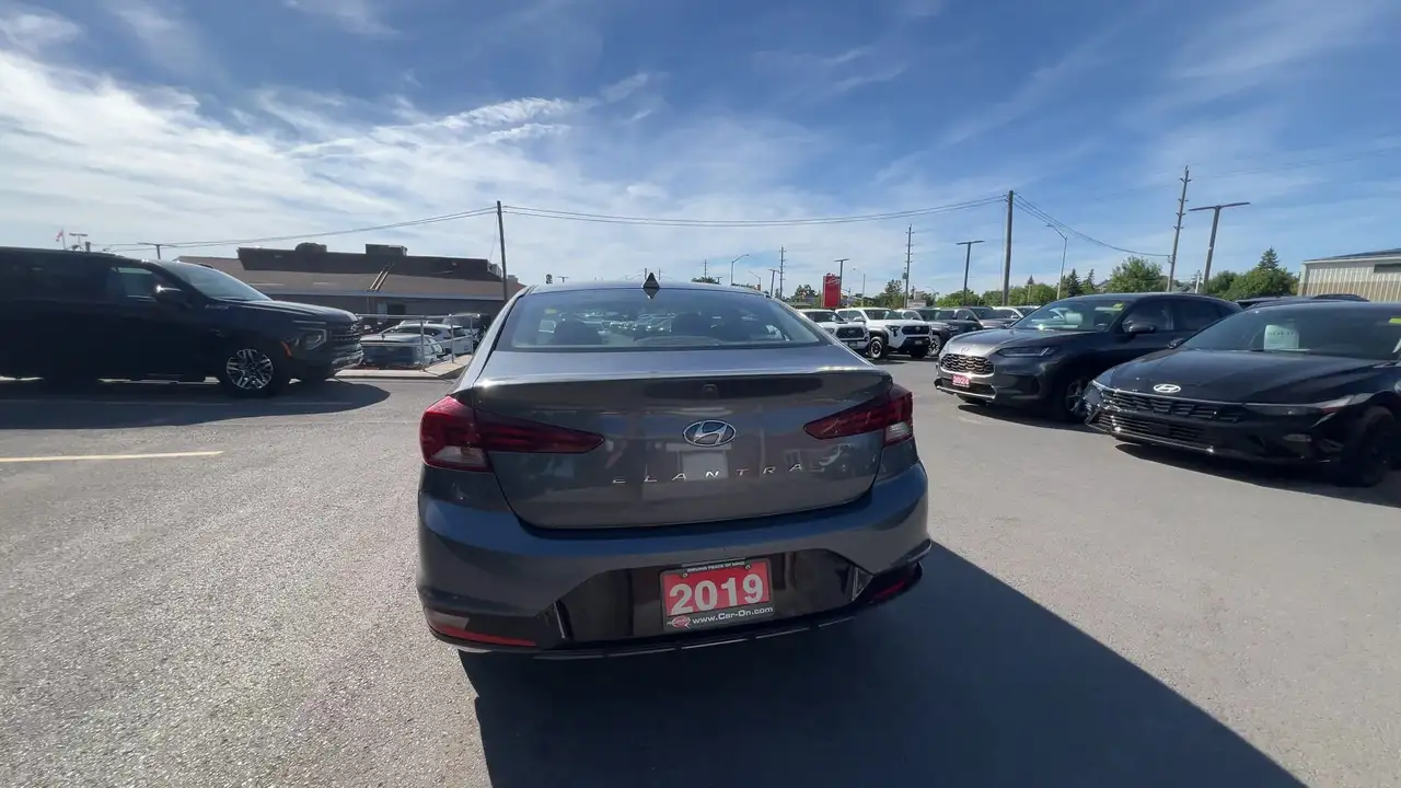 Hyundai ELANTRA снимка Hyundai ELANTRA