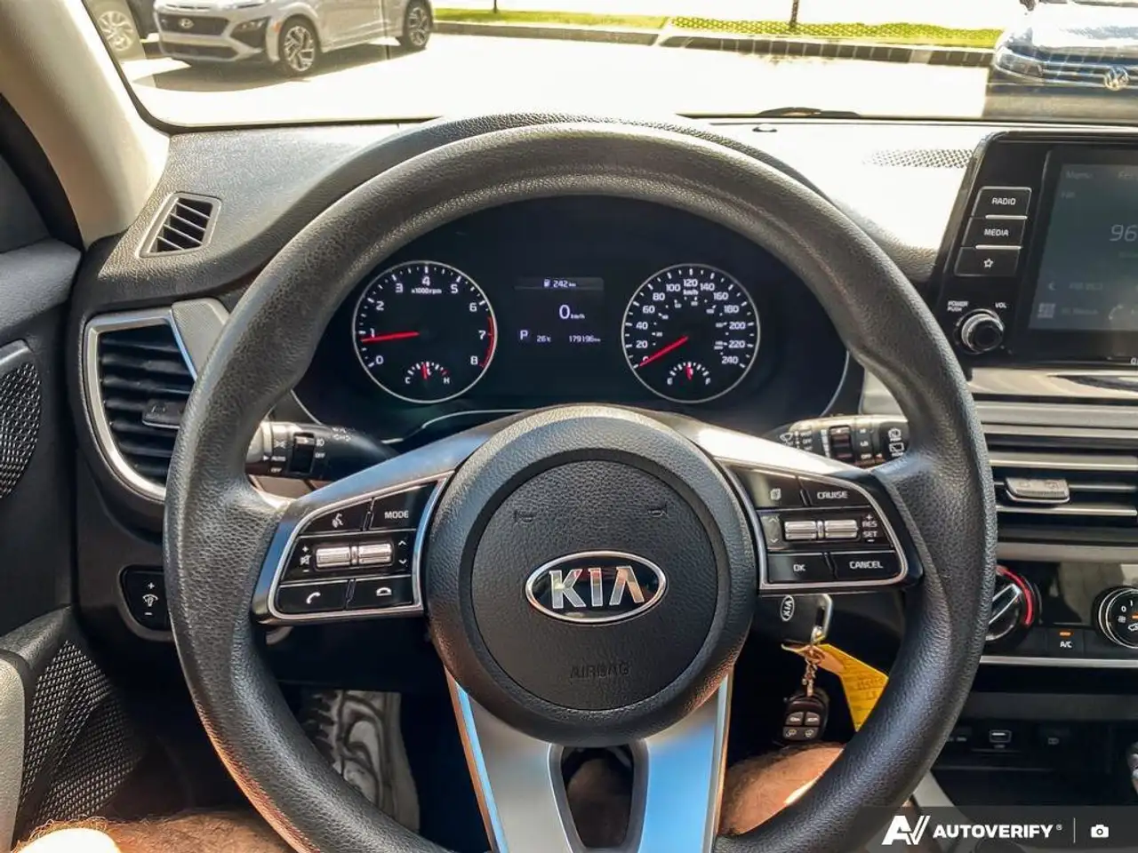 Kia Seltos снимка Kia Seltos