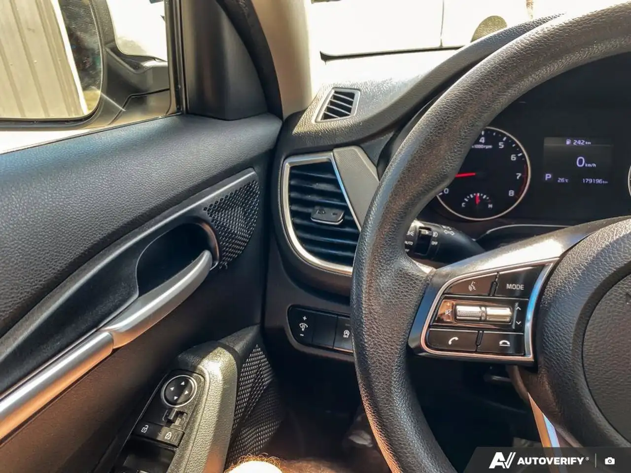 Kia Seltos снимка Kia Seltos