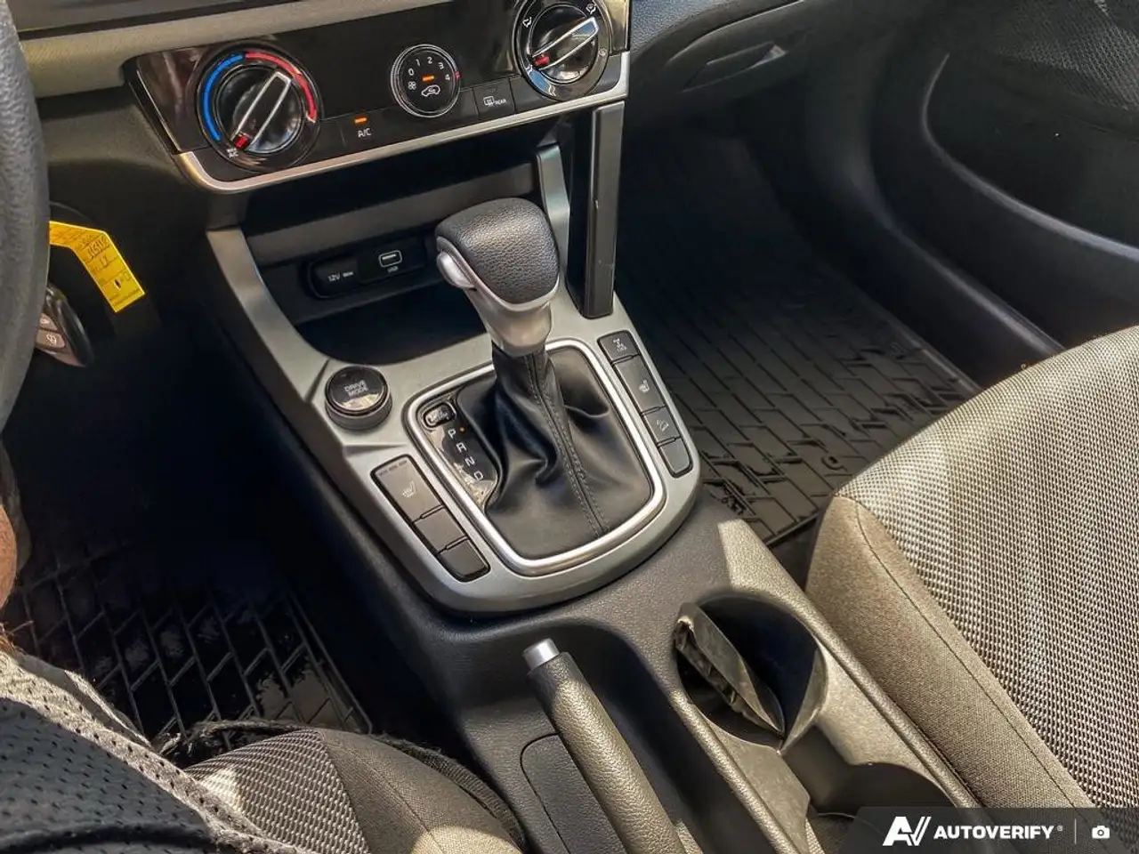 Kia Seltos снимка Kia Seltos