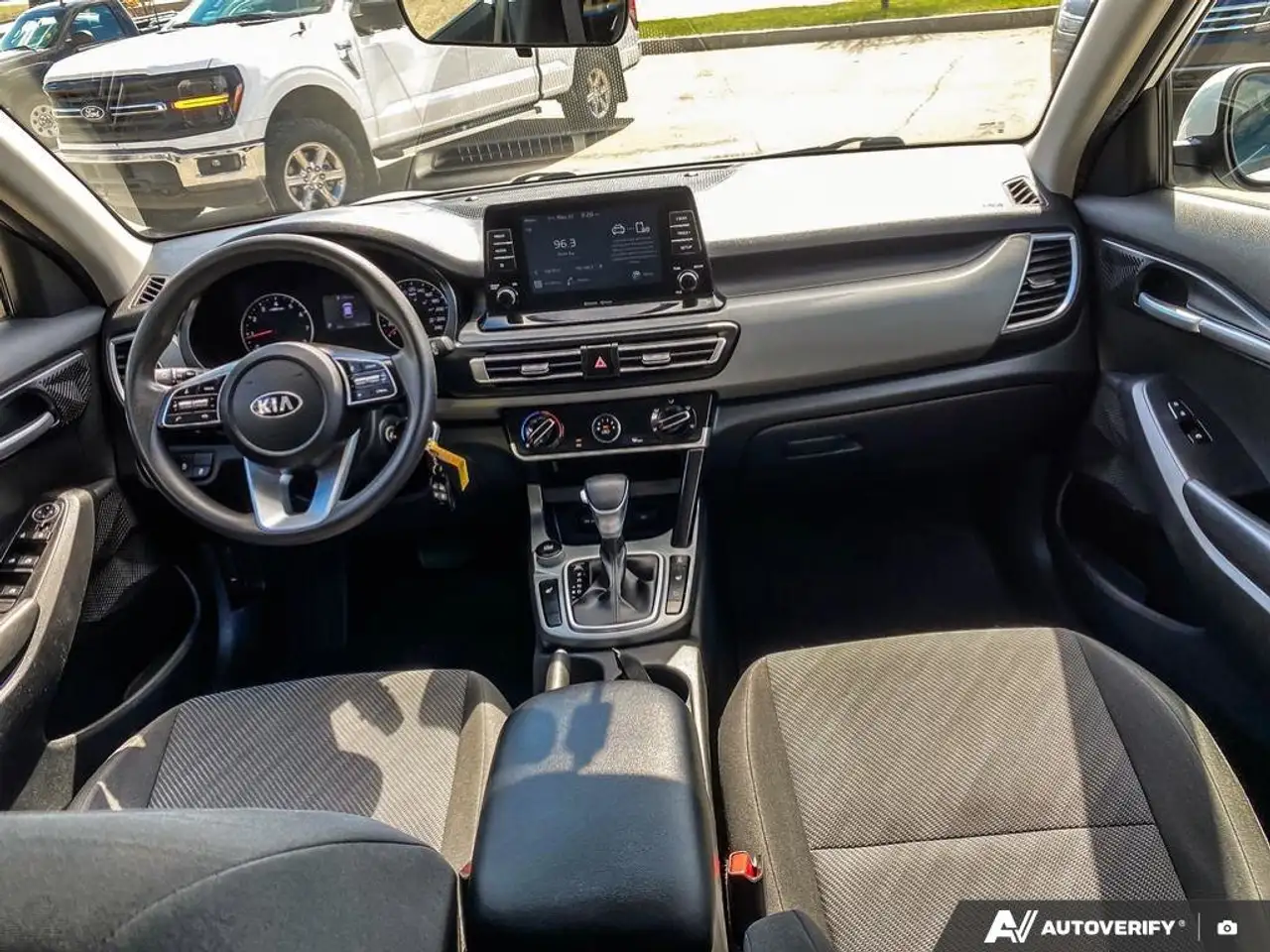 Kia Seltos снимка Kia Seltos