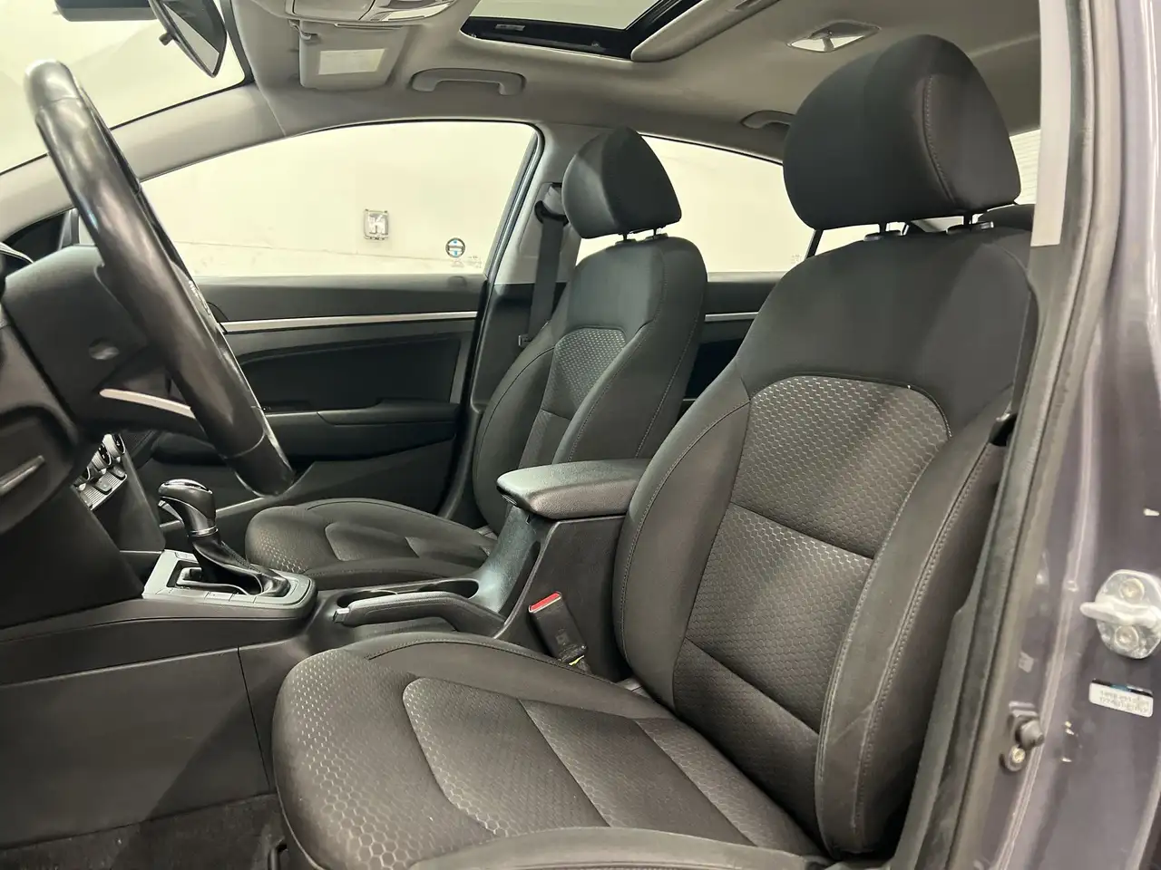 Hyundai ELANTRA снимка Hyundai ELANTRA