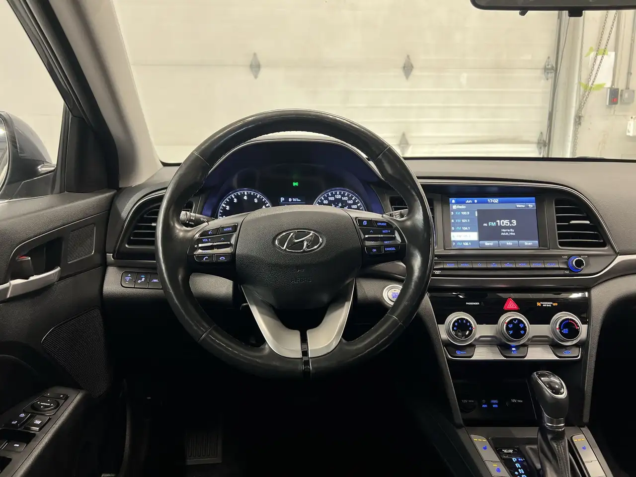 Hyundai ELANTRA снимка Hyundai ELANTRA