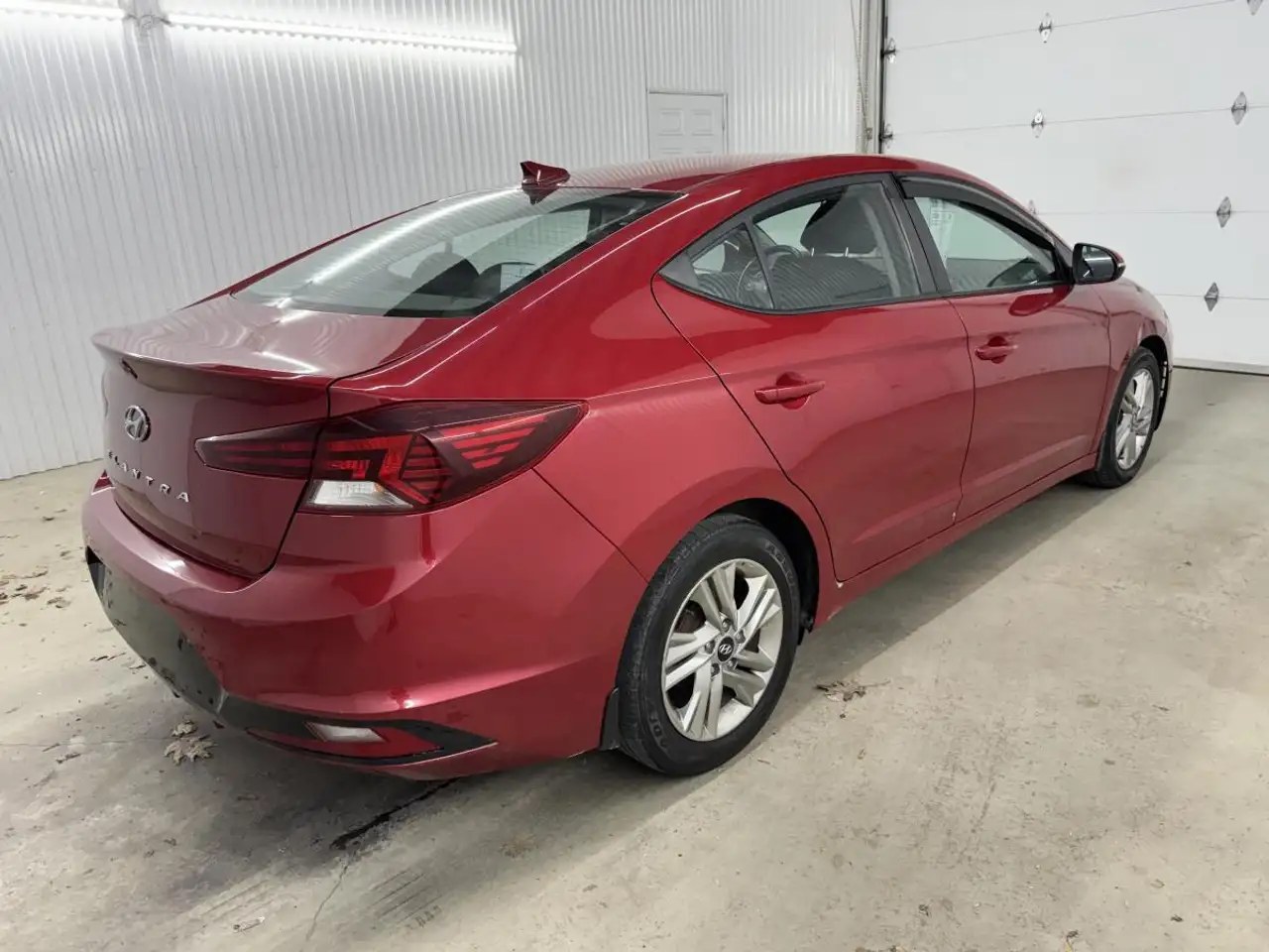 Hyundai ELANTRA снимка Hyundai ELANTRA