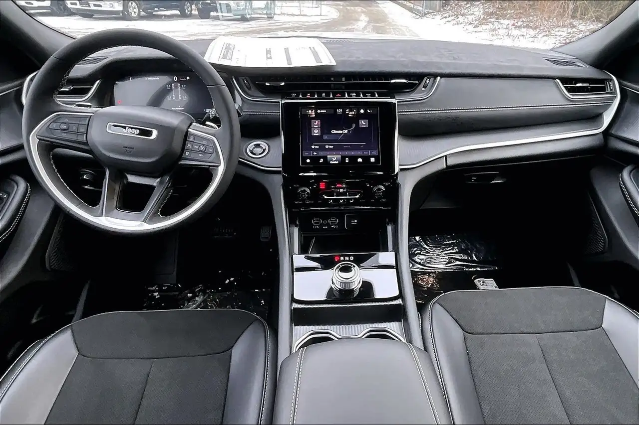 Jeep Grand Cherokee снимка Jeep Grand Cherokee