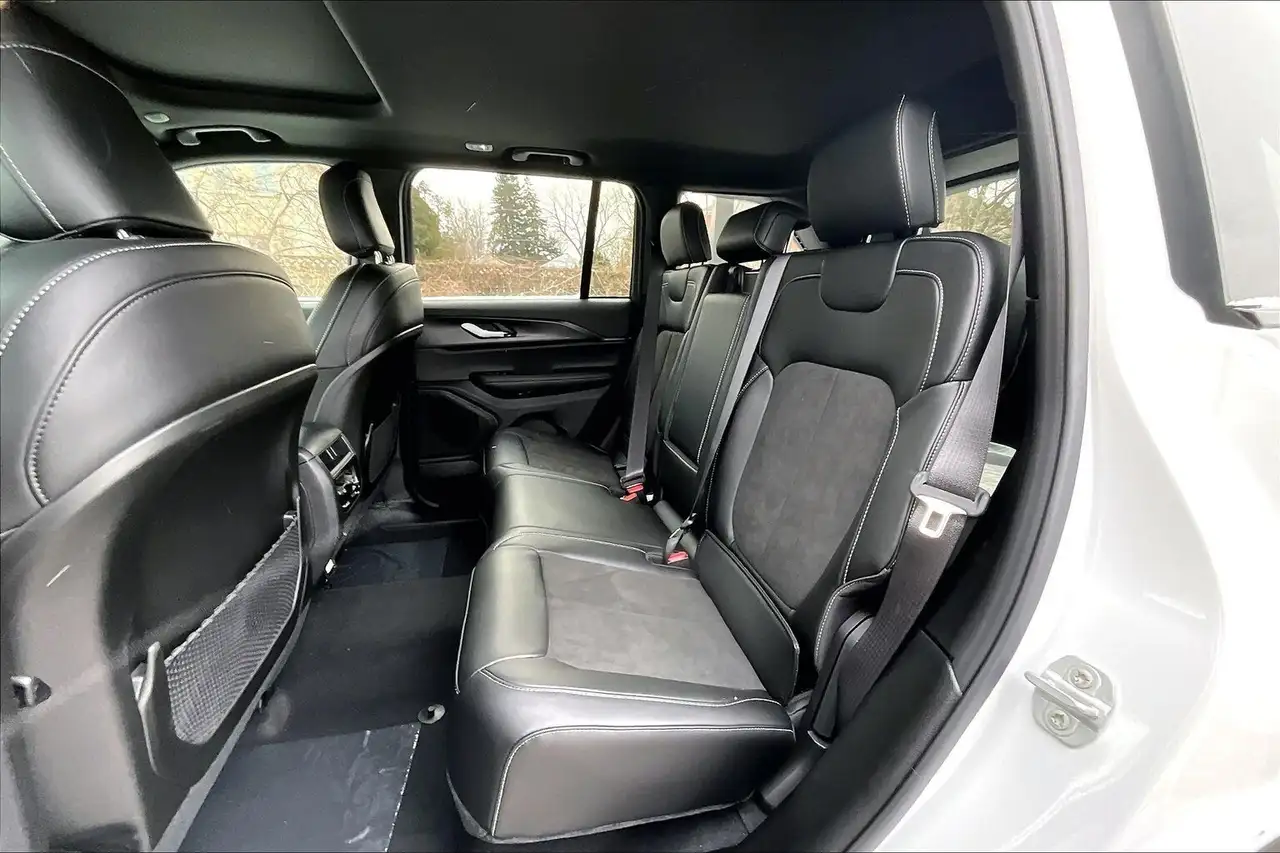 Jeep Grand Cherokee снимка Jeep Grand Cherokee