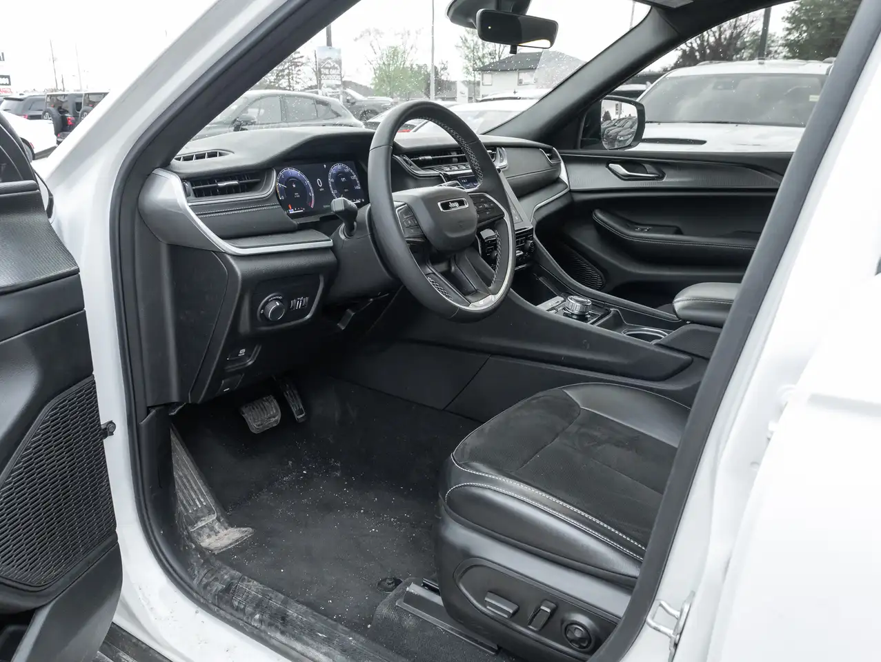 Jeep Grand Cherokee снимка Jeep Grand Cherokee