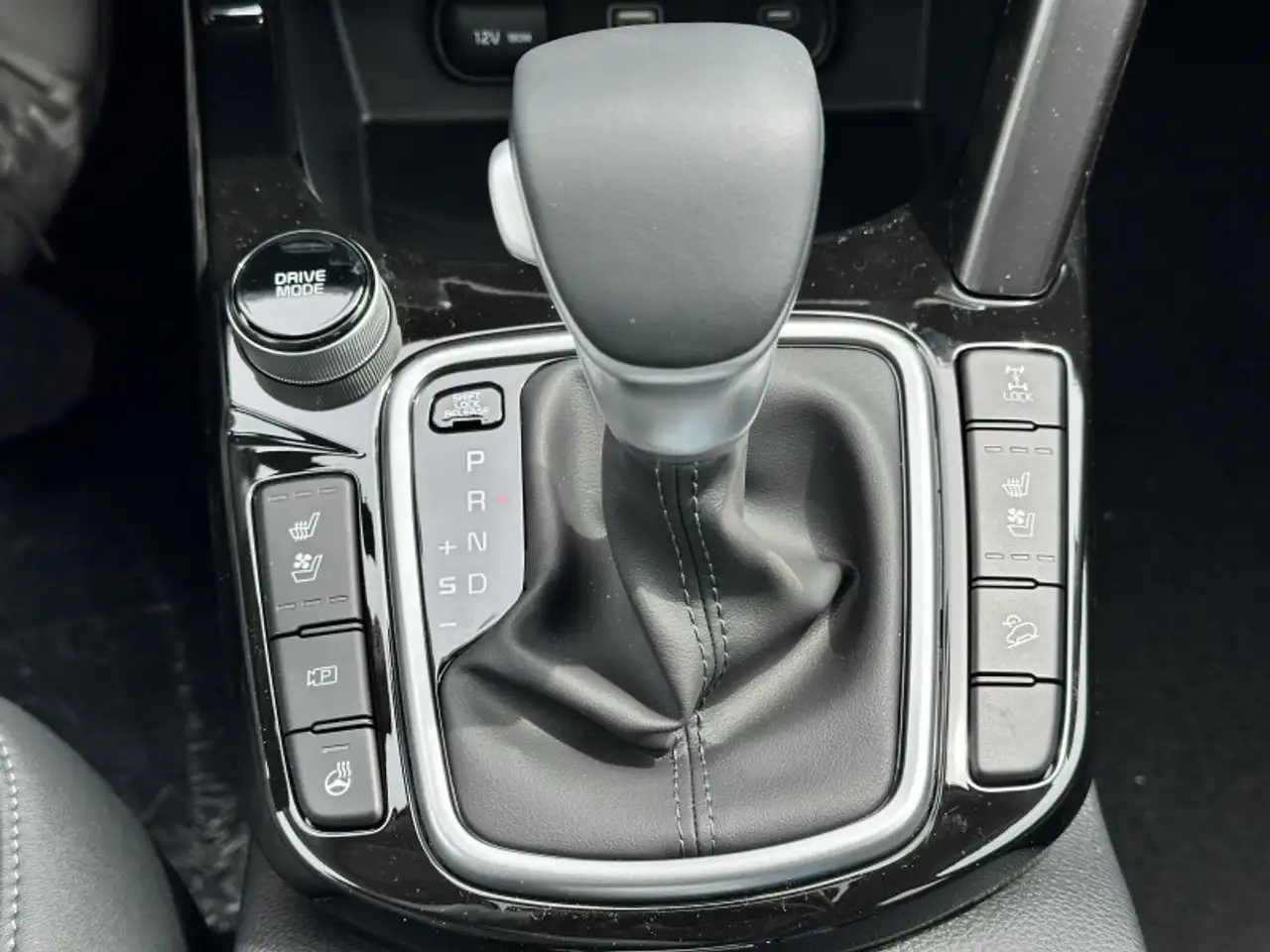 Kia Seltos снимка Kia Seltos