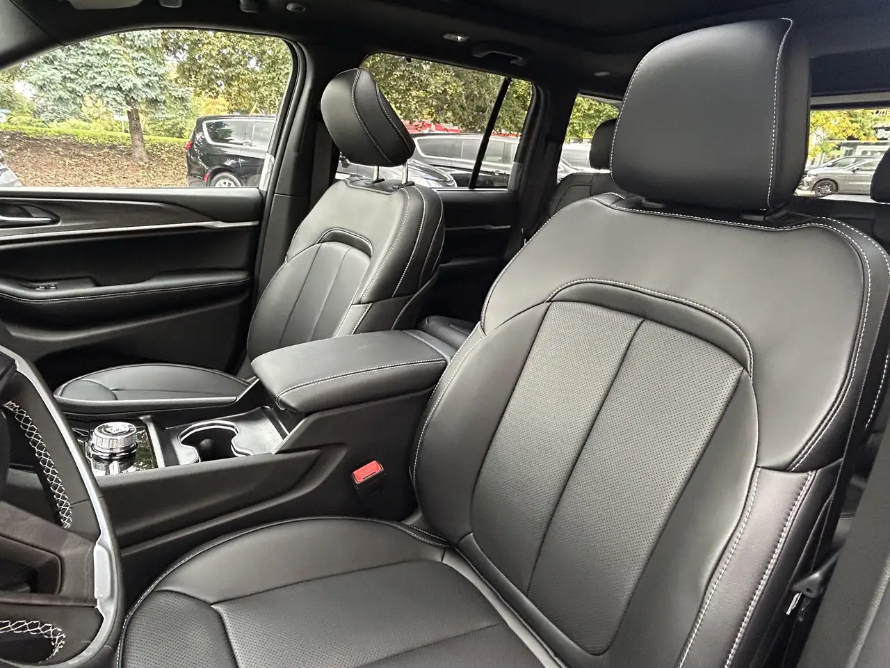 Jeep Grand Cherokee снимка Jeep Grand Cherokee