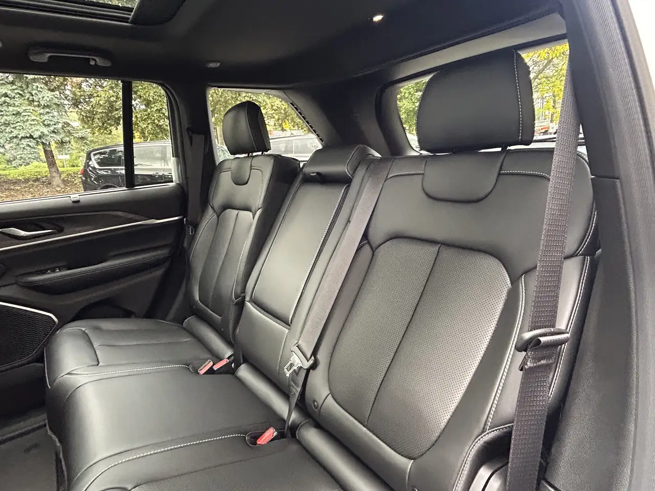 Jeep Grand Cherokee снимка Jeep Grand Cherokee