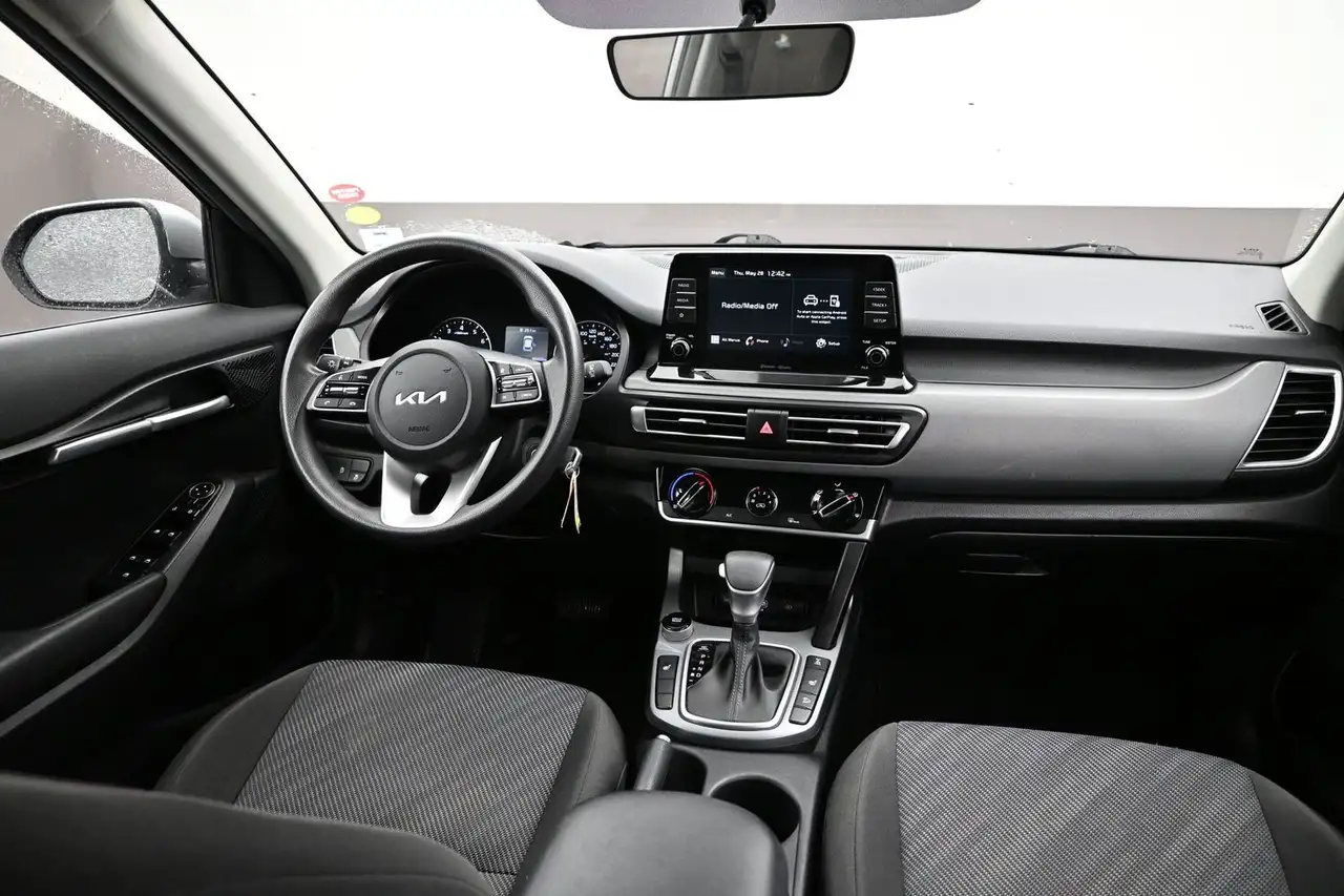 Kia Seltos photo Kia Seltos