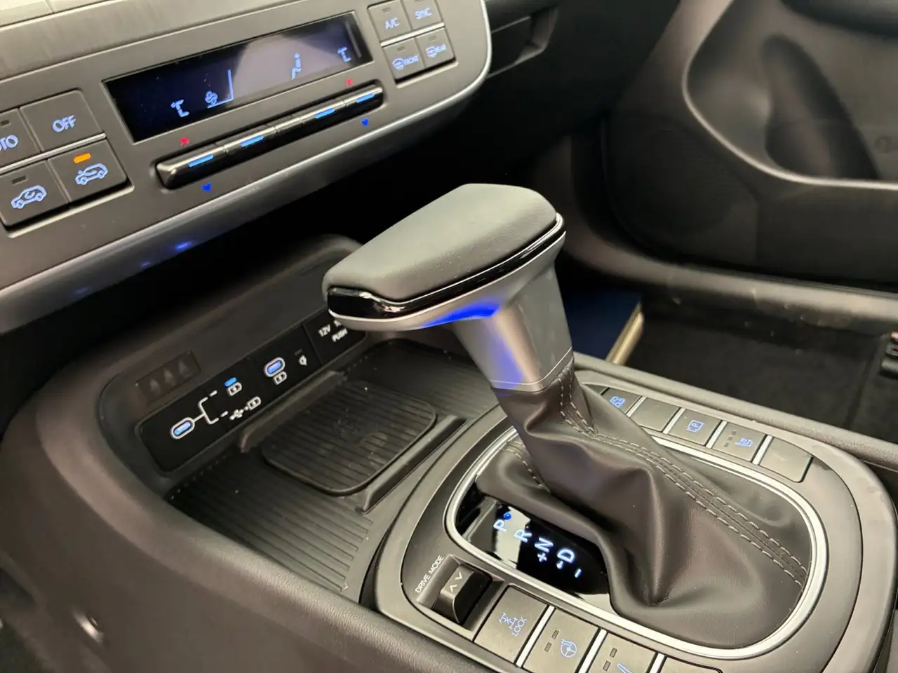 Hyundai KONA photo Hyundai KONA