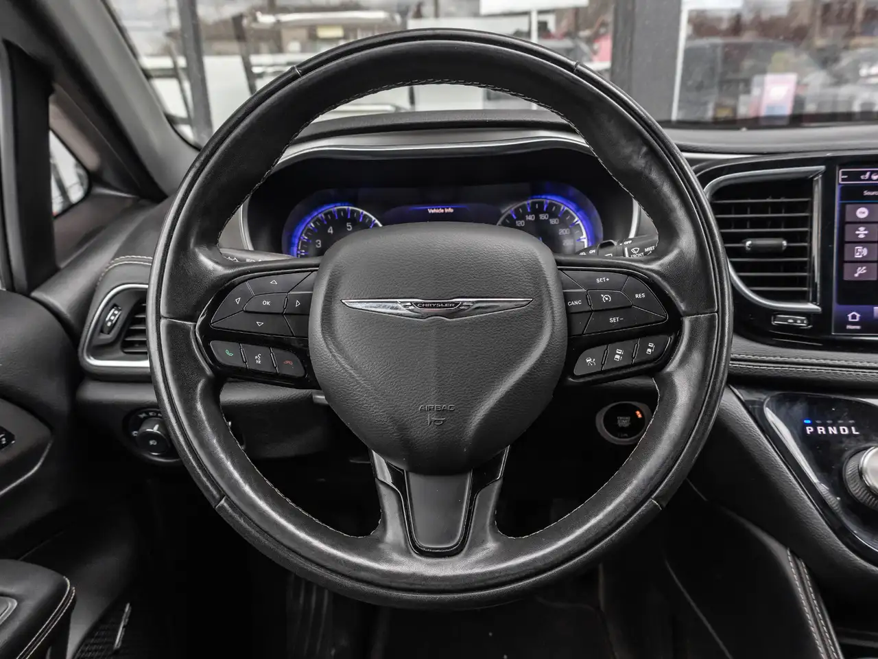 Chrysler Pacifica снимка Chrysler Pacifica