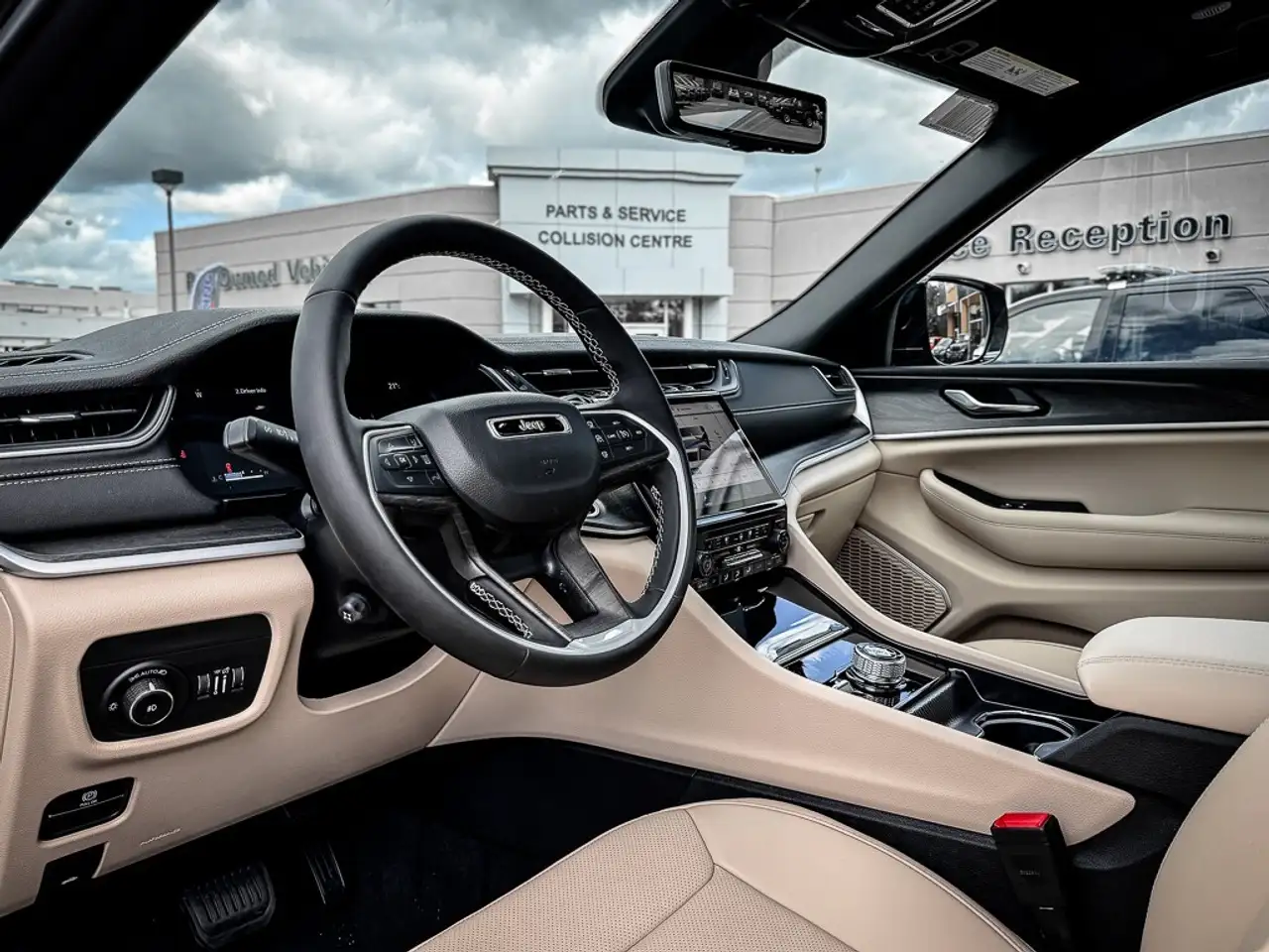 Jeep Grand Cherokee снимка Jeep Grand Cherokee