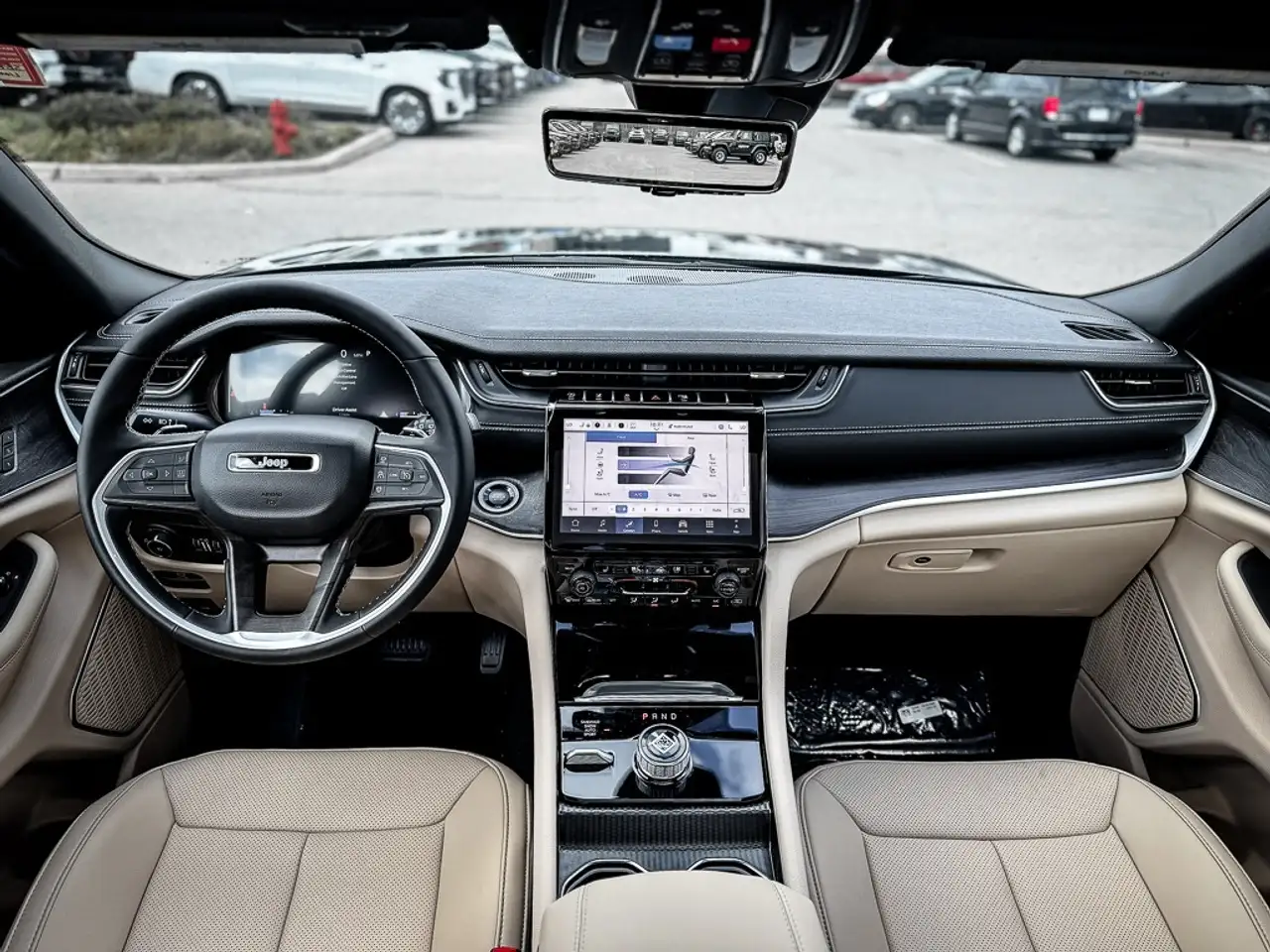 Jeep Grand Cherokee снимка Jeep Grand Cherokee