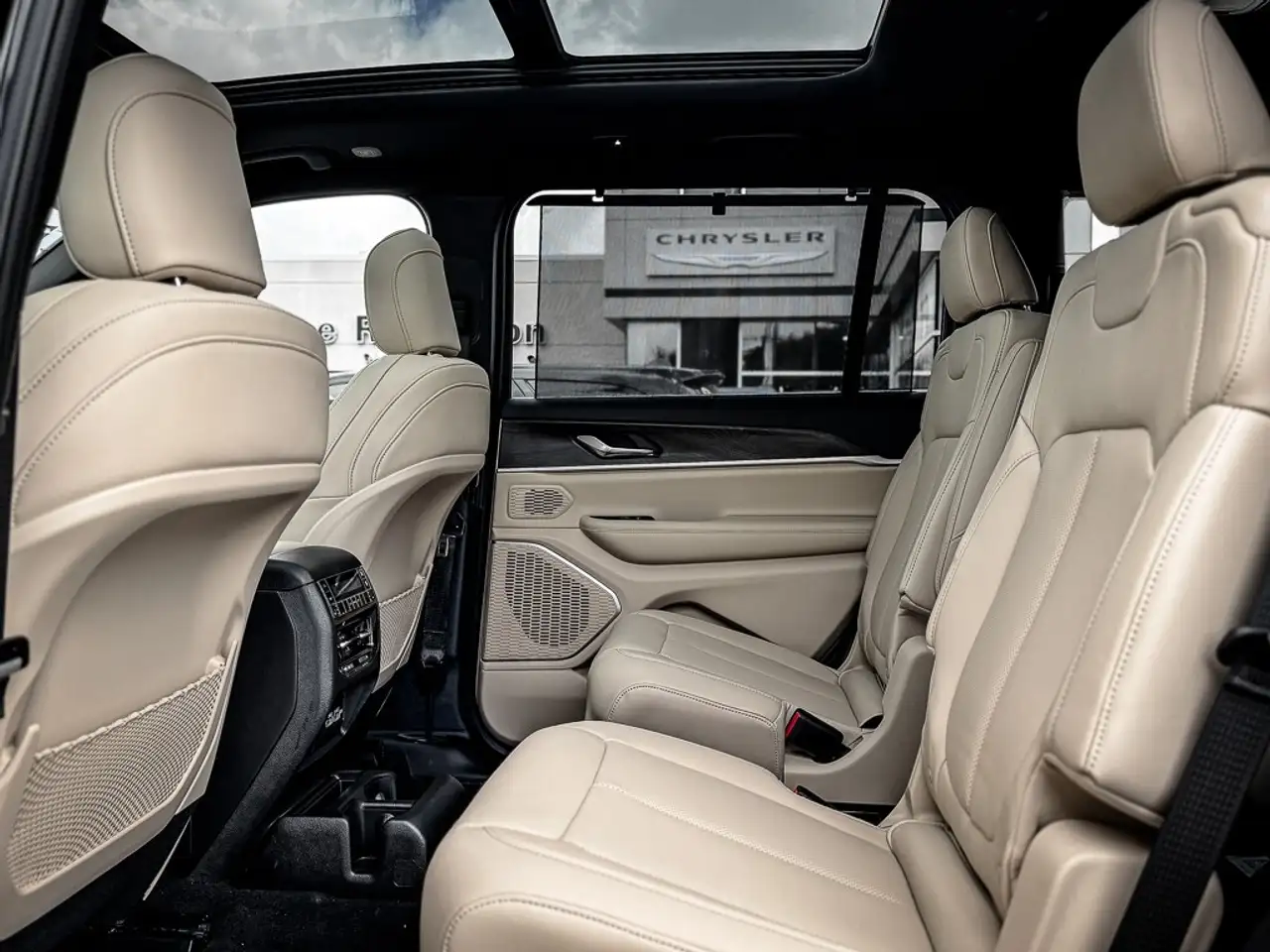 Jeep Grand Cherokee снимка Jeep Grand Cherokee