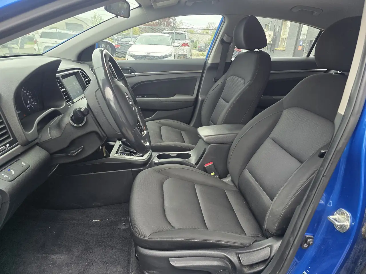 Hyundai ELANTRA снимка Hyundai ELANTRA