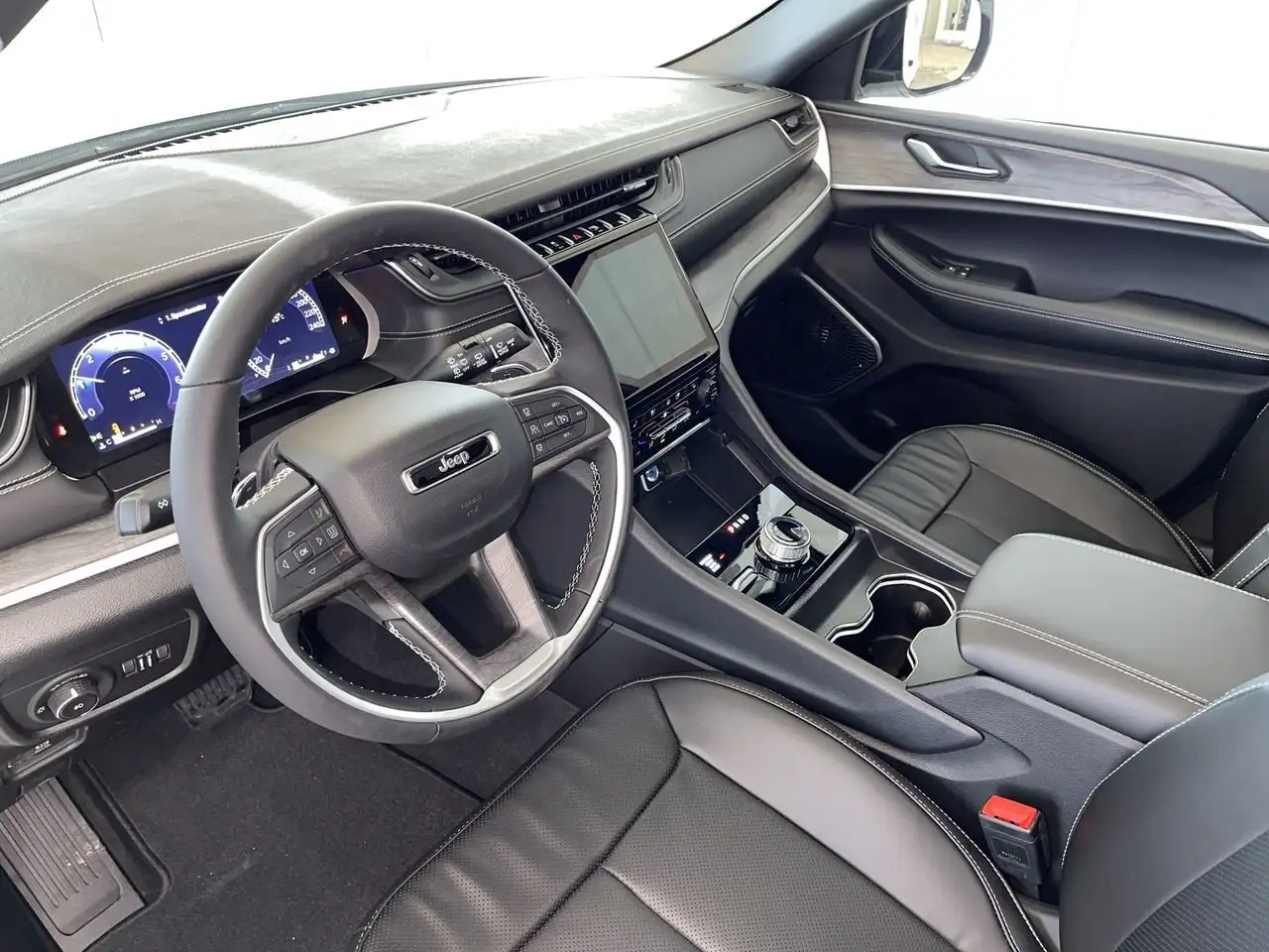Jeep Grand Cherokee снимка Jeep Grand Cherokee