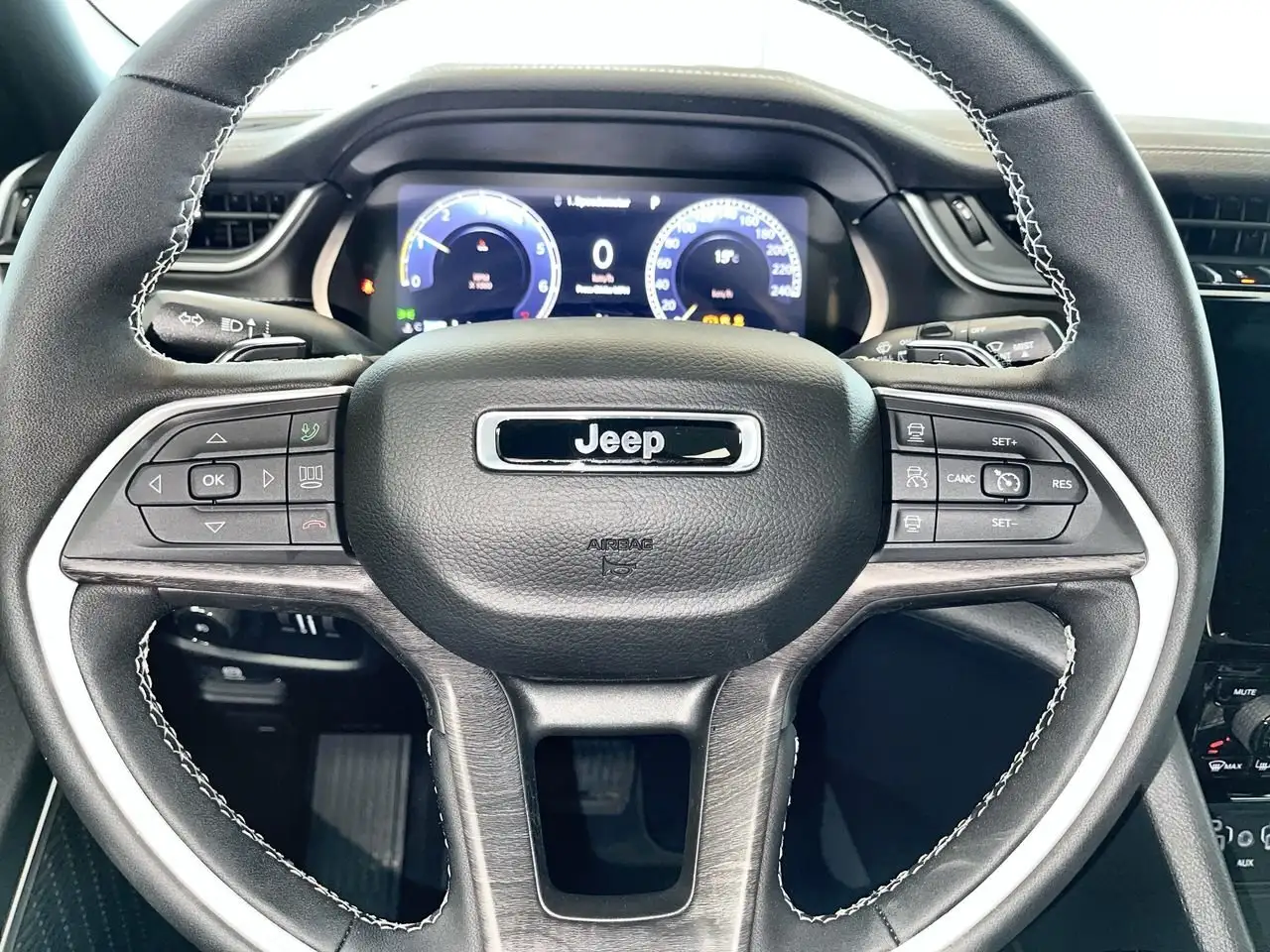 Jeep Grand Cherokee снимка Jeep Grand Cherokee