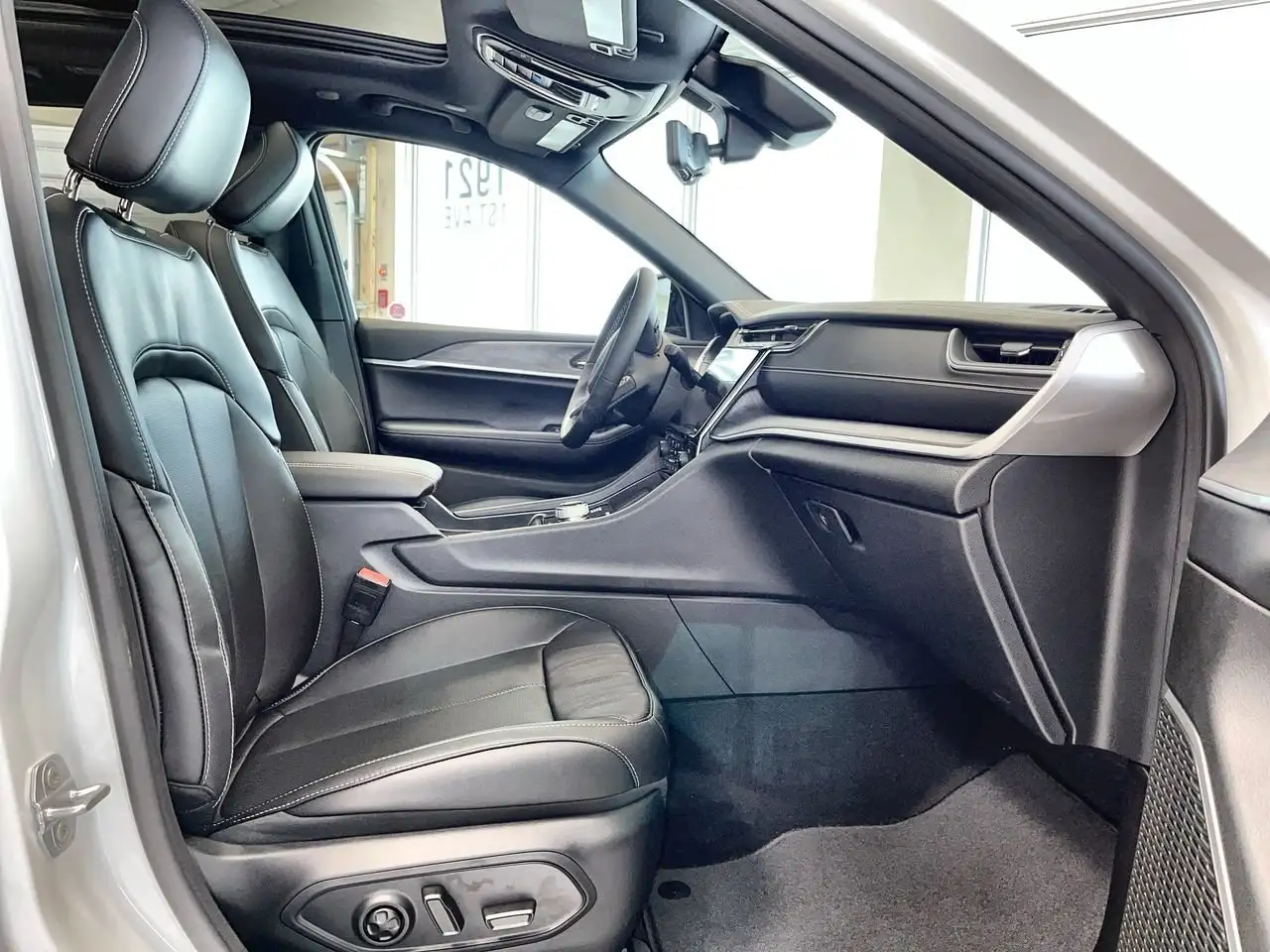 Jeep Grand Cherokee снимка Jeep Grand Cherokee