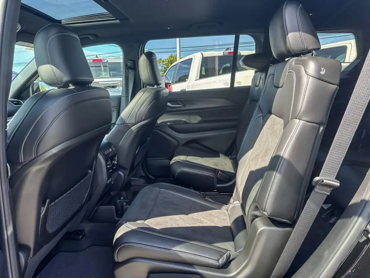 Jeep Grand Cherokee photo Jeep Grand Cherokee