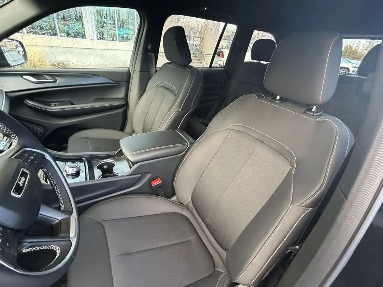 Jeep Grand Cherokee снимка Jeep Grand Cherokee