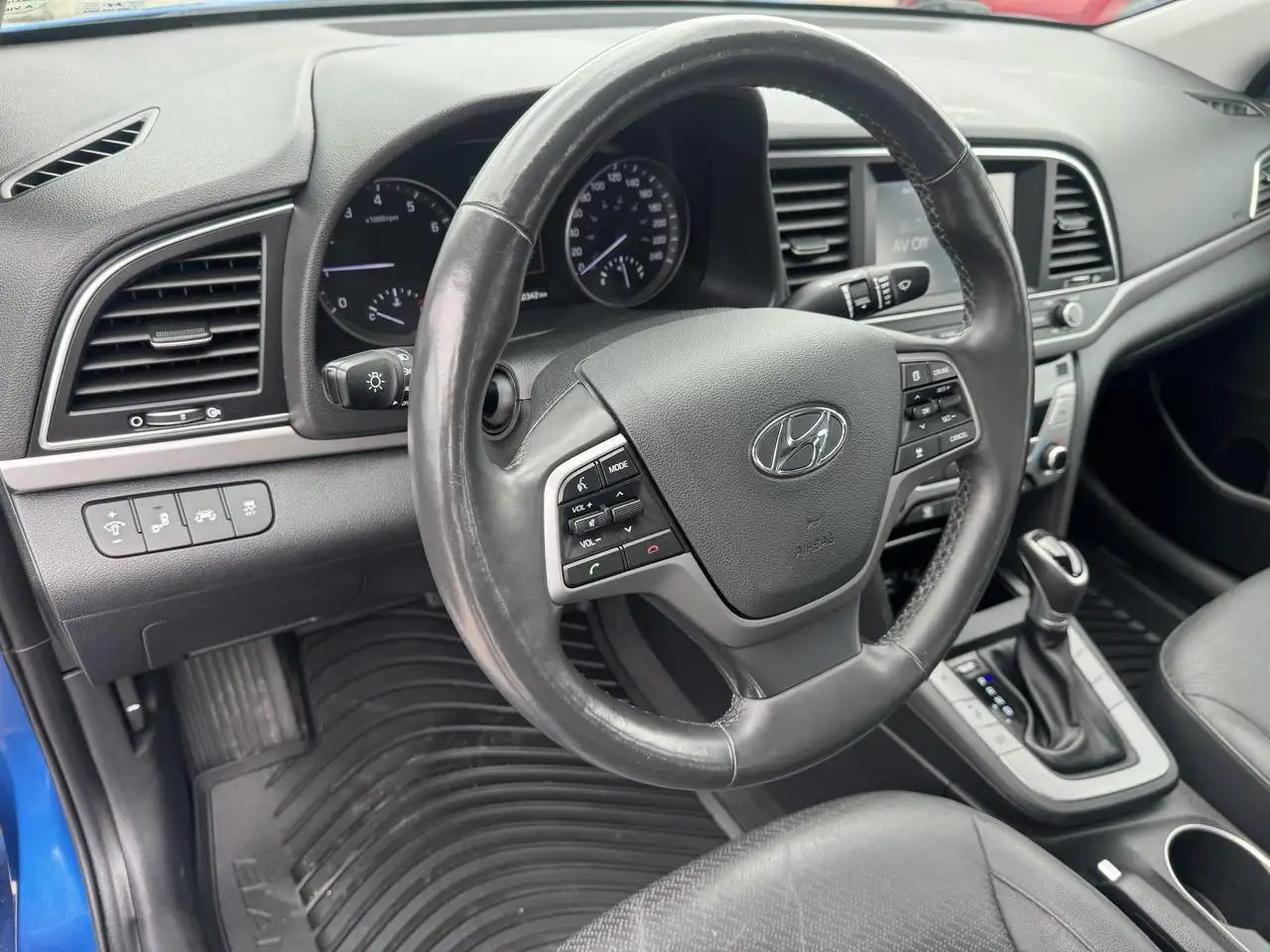 Hyundai ELANTRA снимка Hyundai ELANTRA