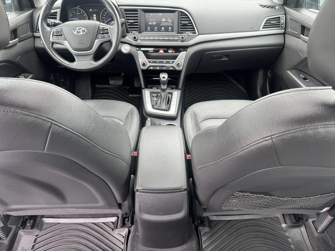 Hyundai ELANTRA снимка Hyundai ELANTRA