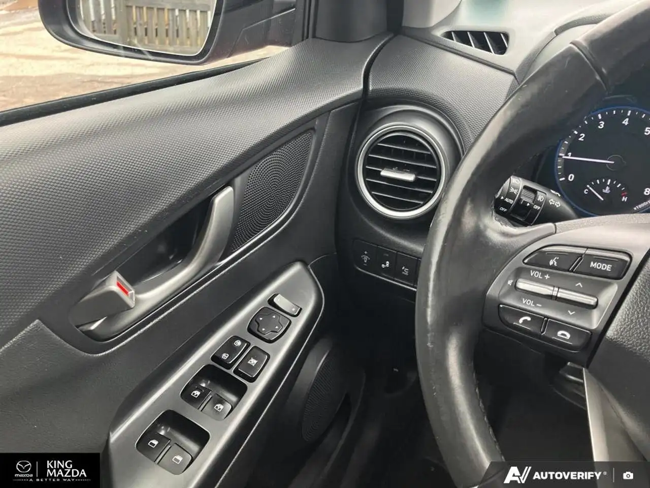 Hyundai KONA снимка Hyundai KONA