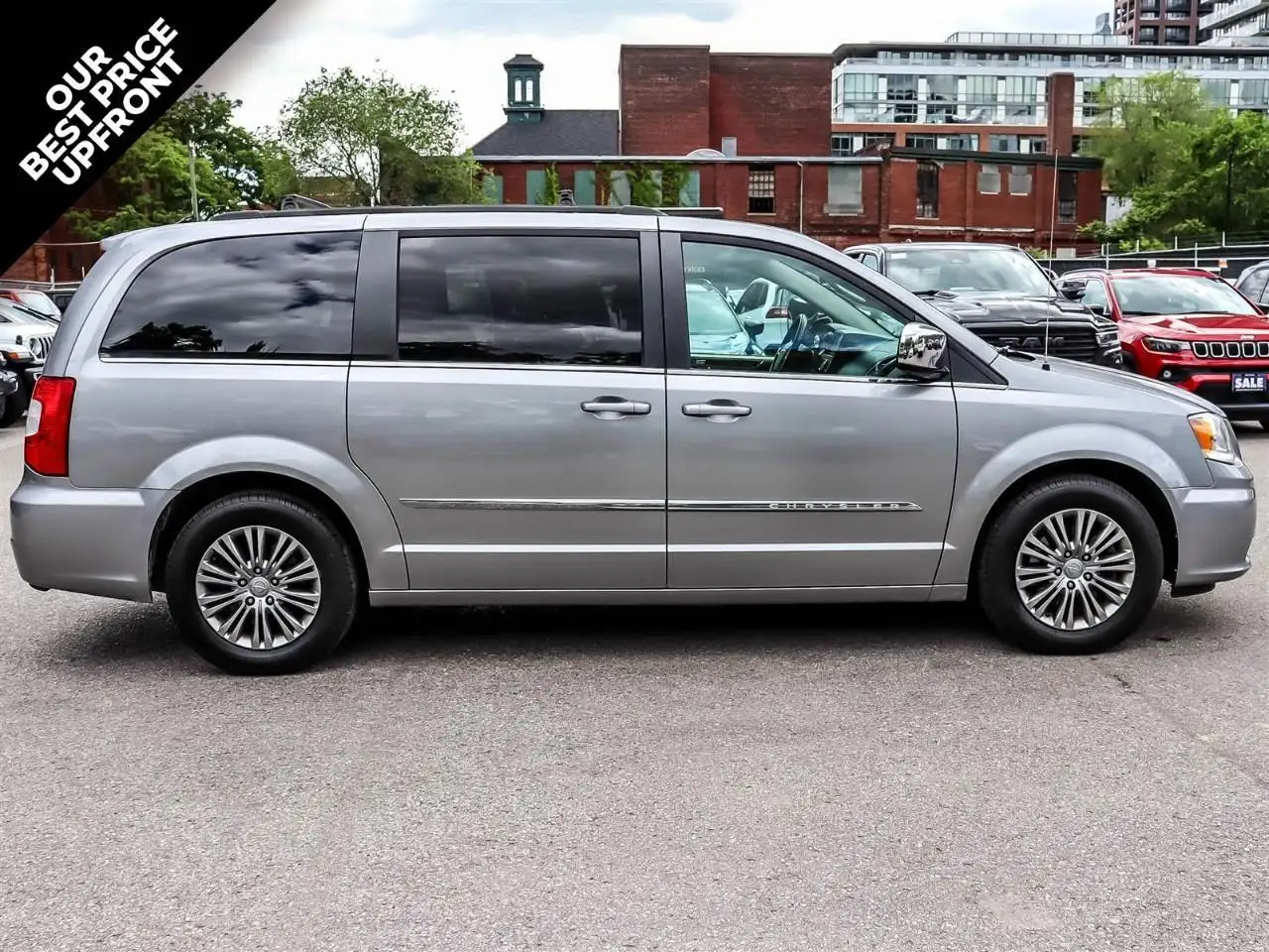 Chrysler Town & Country photo Chrysler Town & Country