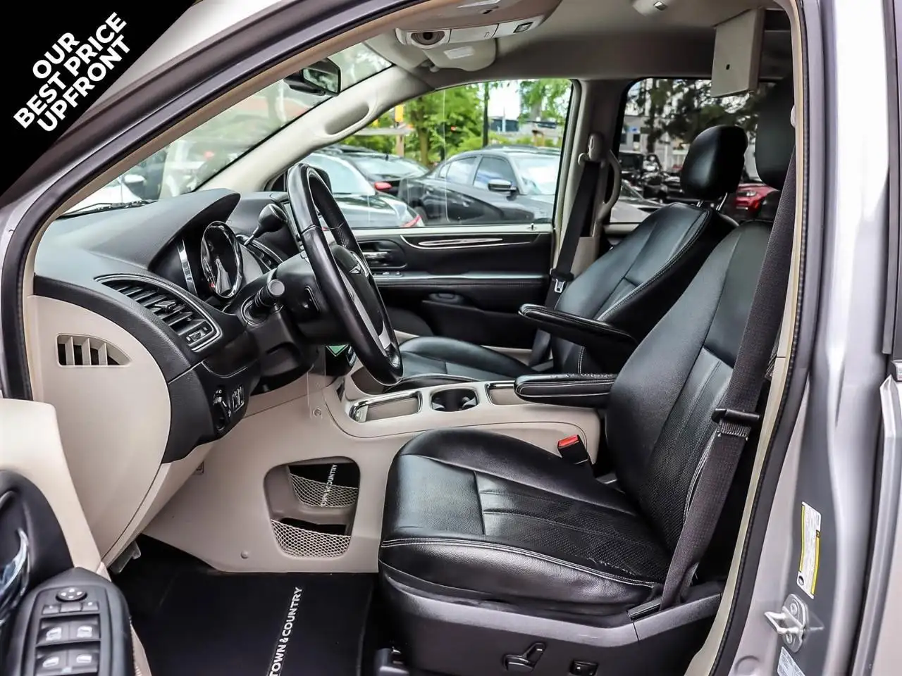 Chrysler Town & Country photo Chrysler Town & Country