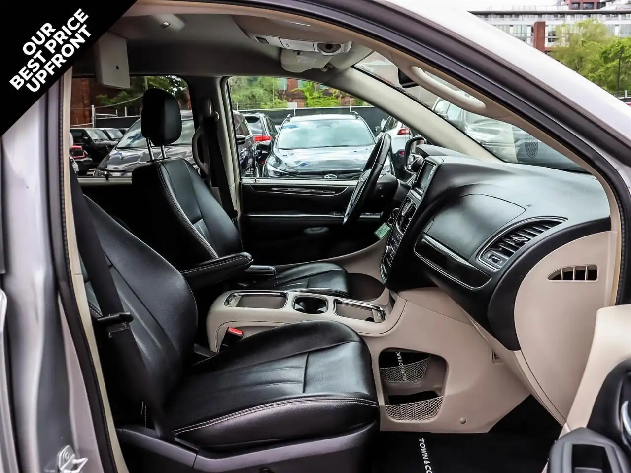 Chrysler Town & Country photo Chrysler Town & Country