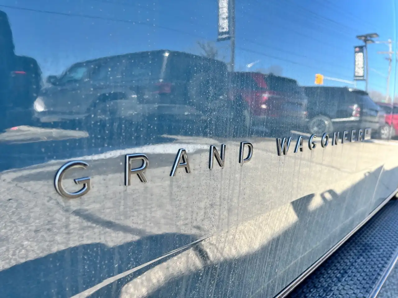 Jeep Grand Wagoneer снимка Jeep Grand Wagoneer
